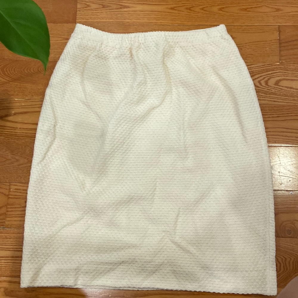 ST. JOHN COLLECTION SKIRT CREAM BOUCLE KNIT KNEE LENGTH STRAIGHT Size 6